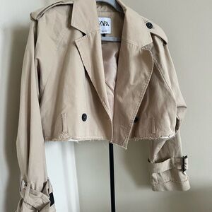 Zara crop trench